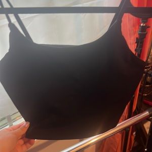 Black workout crop